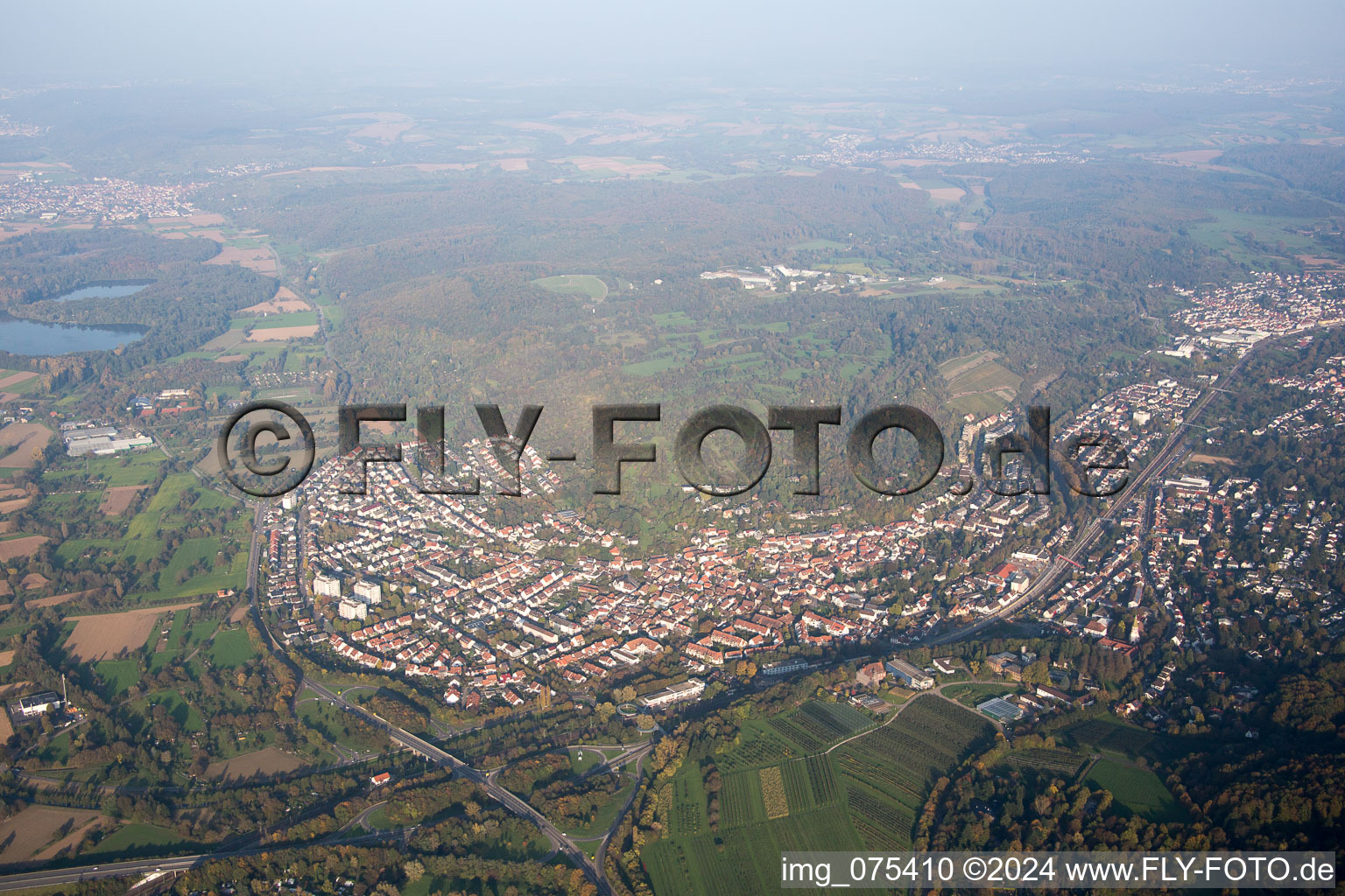 Vue aérienne de Quartier Grötzingen in Karlsruhe dans le département Bade-Wurtemberg, Allemagne