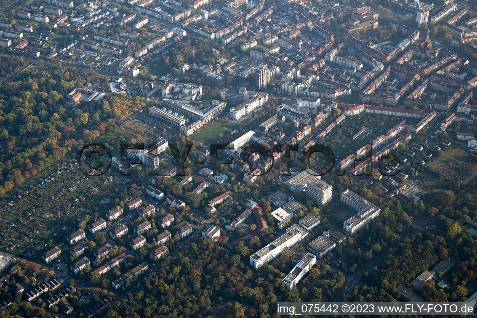 Vue aérienne de KIT Am Faisan Jardin à le quartier Oststadt in Karlsruhe dans le département Bade-Wurtemberg, Allemagne
