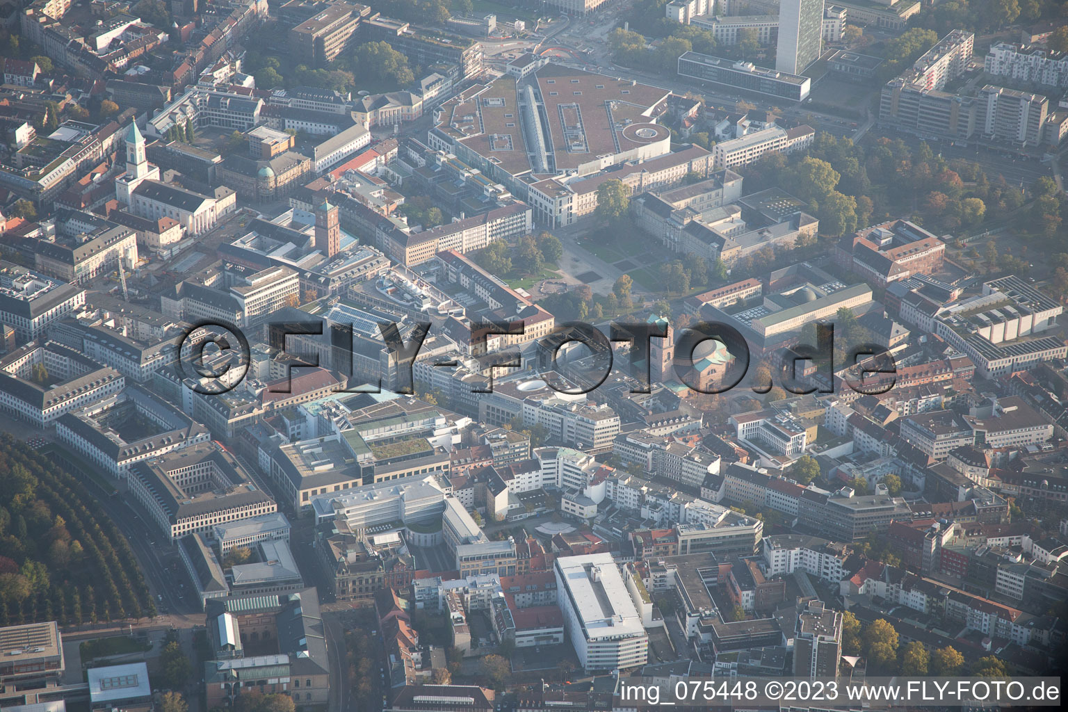 Vue aérienne de Place Friedrich à le quartier Innenstadt-West in Karlsruhe dans le département Bade-Wurtemberg, Allemagne