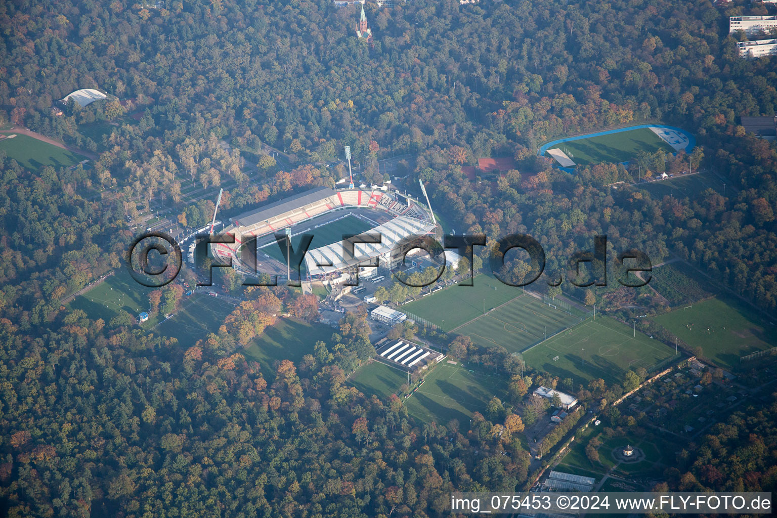 Vue aérienne de Stade à le quartier Innenstadt-Ost in Karlsruhe dans le département Bade-Wurtemberg, Allemagne