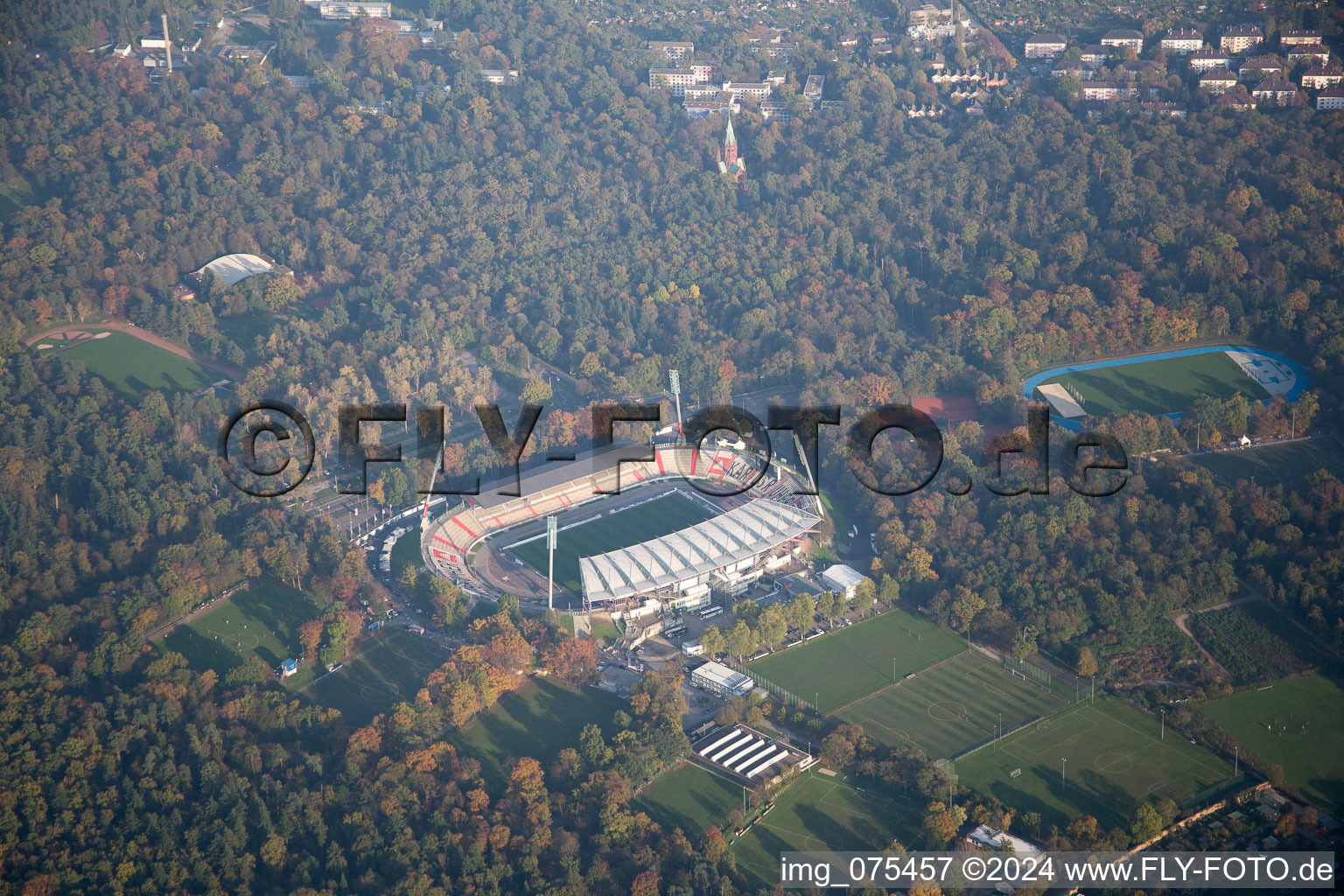 Vue aérienne de Stade à le quartier Innenstadt-Ost in Karlsruhe dans le département Bade-Wurtemberg, Allemagne