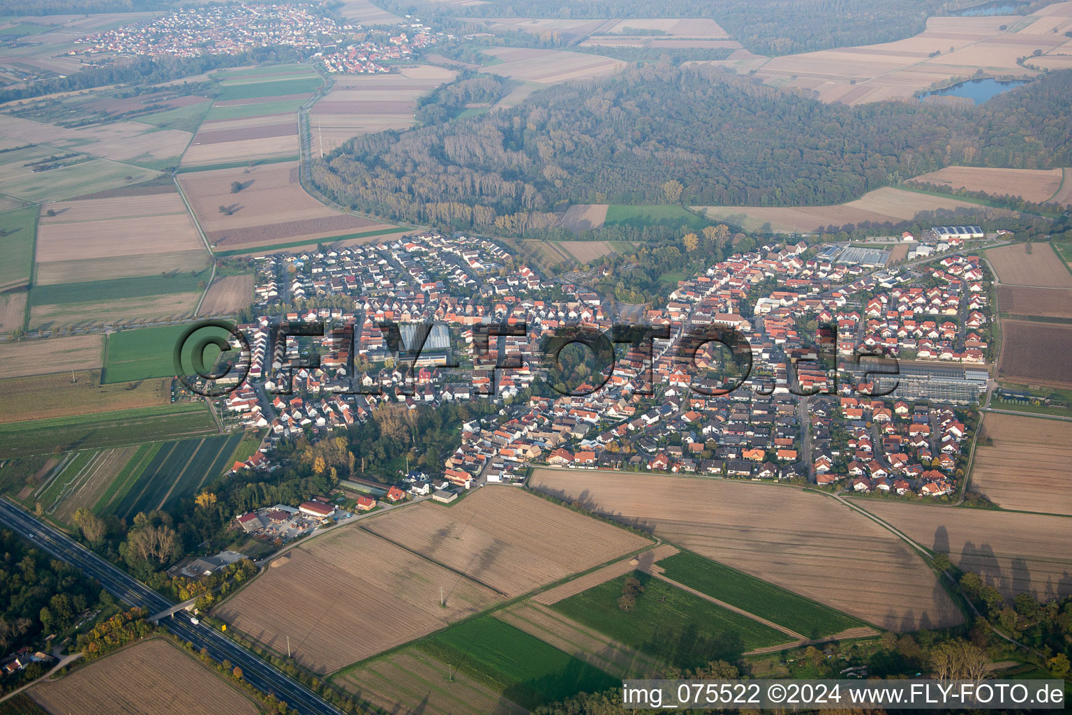 Vue d'oiseau de Kuhardt dans le département Rhénanie-Palatinat, Allemagne