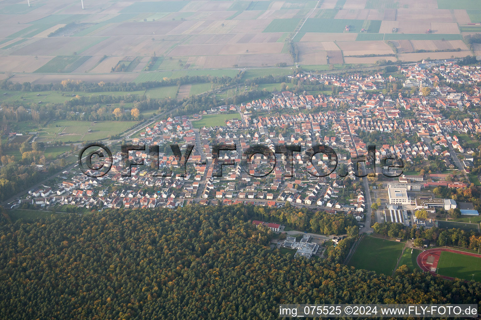 Rülzheim dans le département Rhénanie-Palatinat, Allemagne depuis l'avion