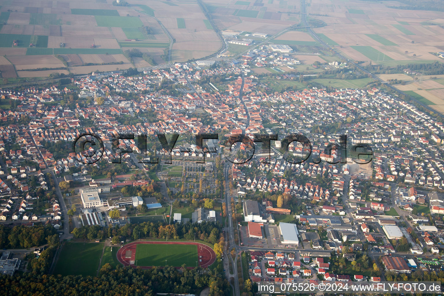 Vue d'oiseau de Rülzheim dans le département Rhénanie-Palatinat, Allemagne