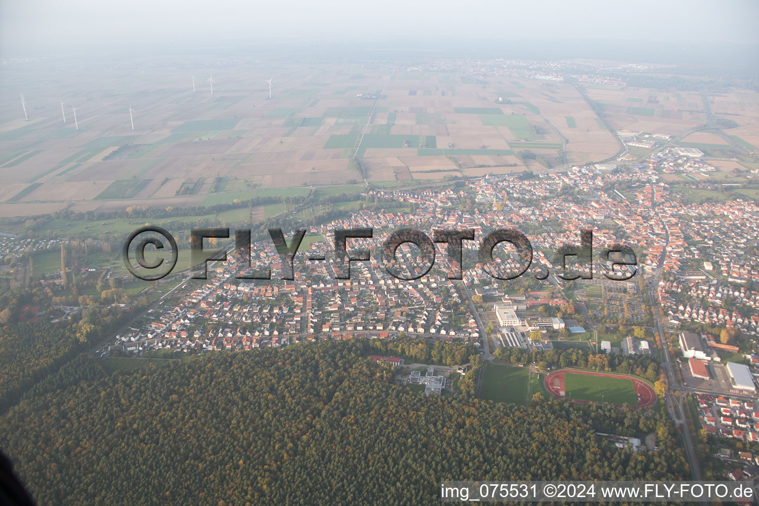 Rülzheim dans le département Rhénanie-Palatinat, Allemagne du point de vue du drone