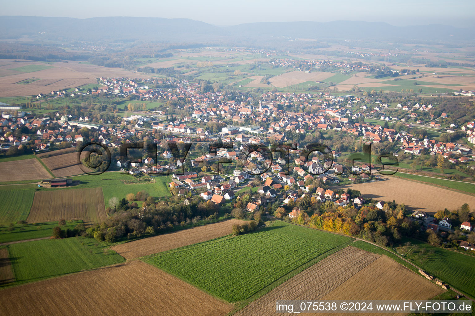 Vue aérienne de Soultz-sous-Forêts dans le département Bas Rhin, France