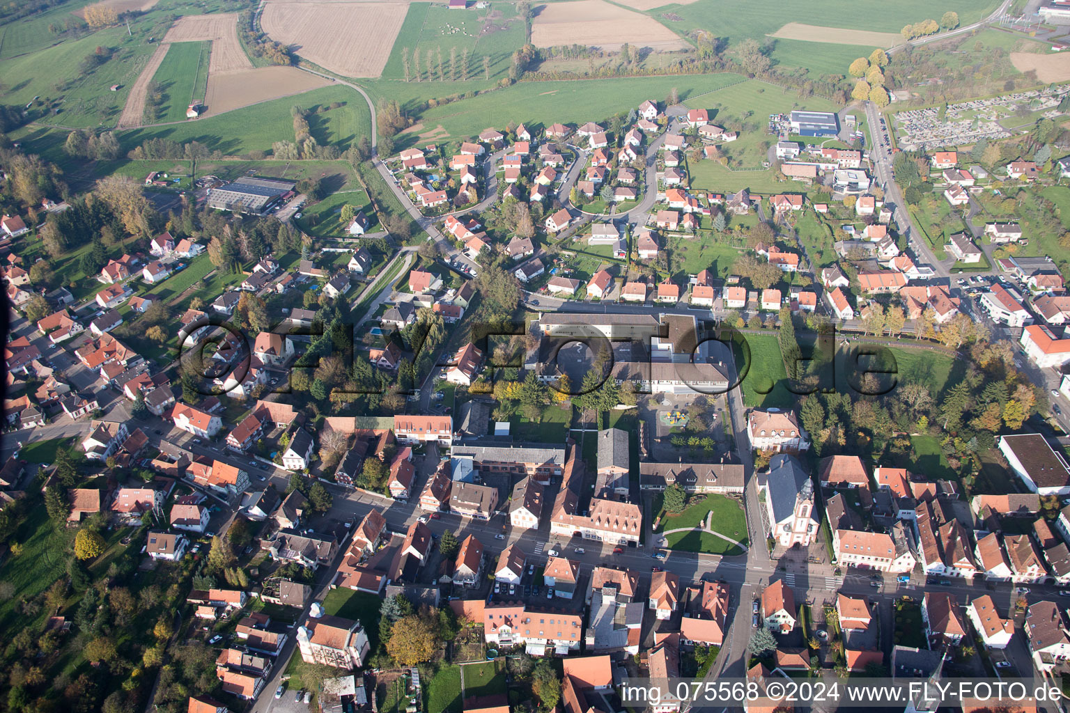 Vue d'oiseau de Soultz-sous-Forêts dans le département Bas Rhin, France