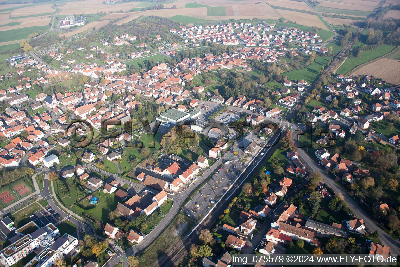 Vue oblique de Soultz-sous-Forêts dans le département Bas Rhin, France