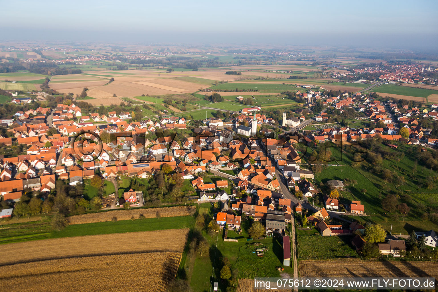 Vue aérienne de Champs agricoles et surfaces utilisables à Rittershoffen dans le département Bas Rhin, France