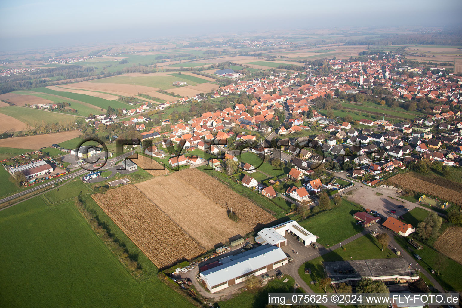 Vue d'oiseau de Rittershoffen dans le département Bas Rhin, France