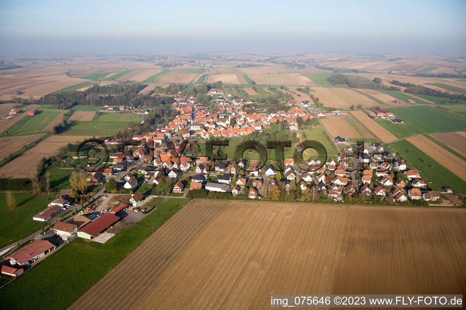 Vue aérienne de Buhl dans le département Bas Rhin, France