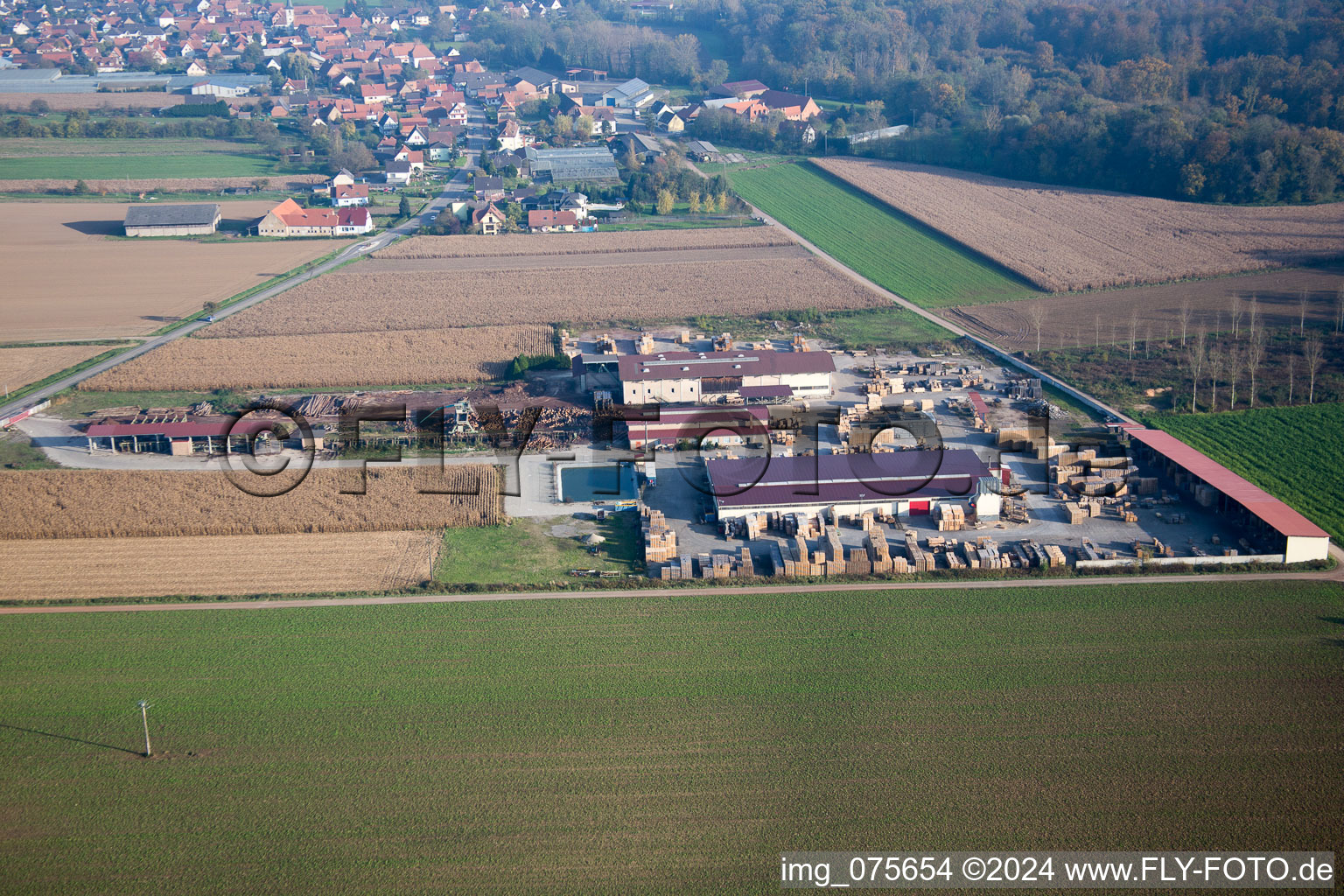 Vue aérienne de Niederrœdern dans le département Bas Rhin, France