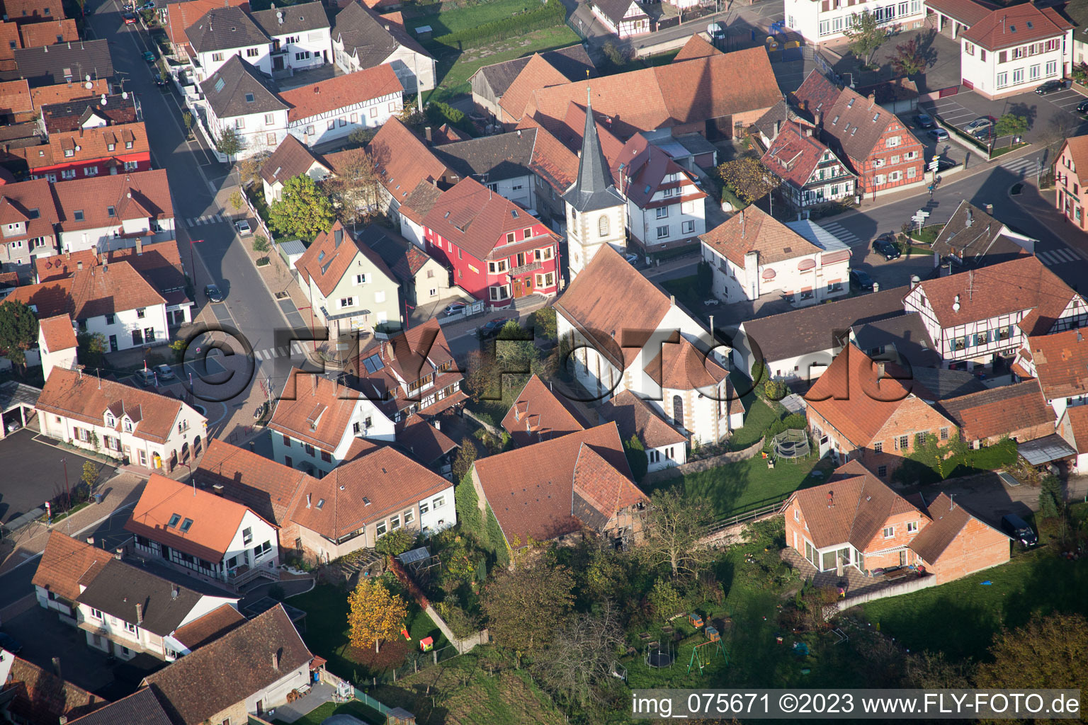 Niederrœdern dans le département Bas Rhin, France vu d'un drone