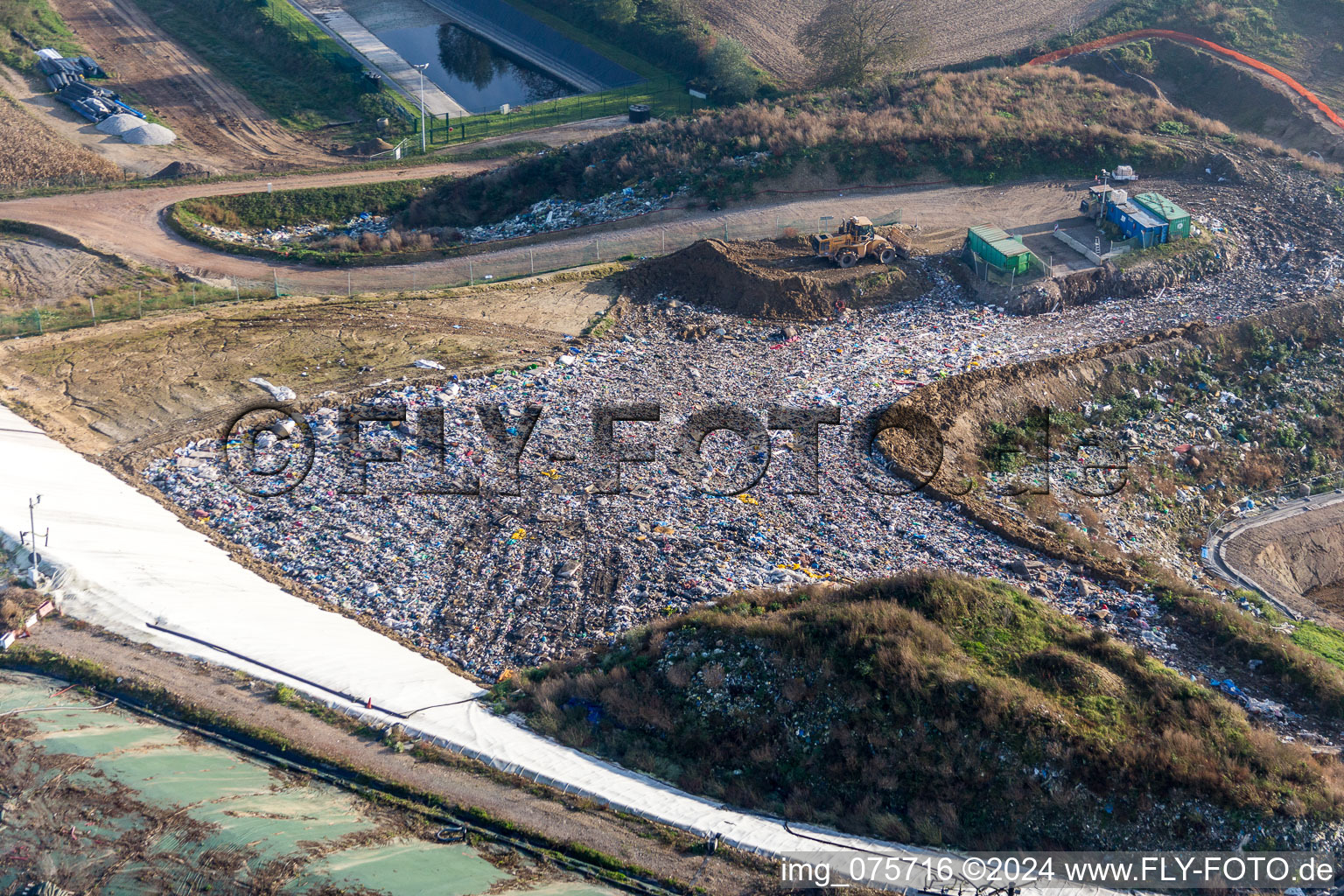 Vue aérienne de Site de la décharge comblée à Schaffhouse-près-Seltz à Schaffhouse-près-Seltz dans le département Bas Rhin, France