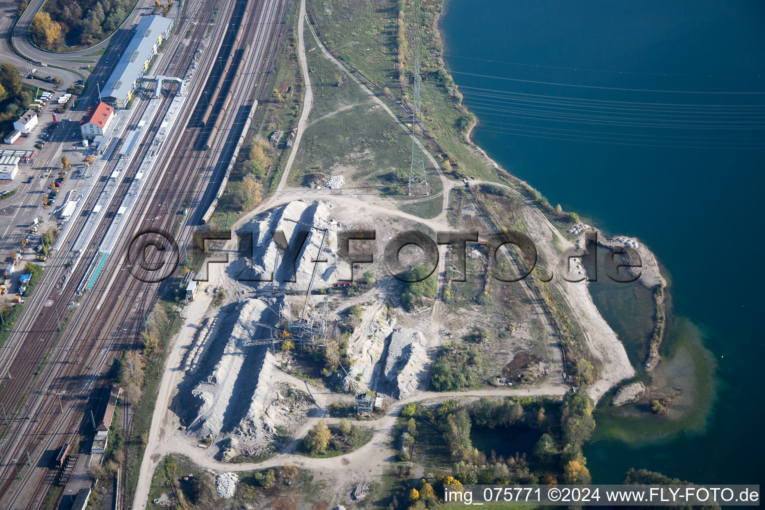 Vue aérienne de Wörth am Rhein dans le département Rhénanie-Palatinat, Allemagne