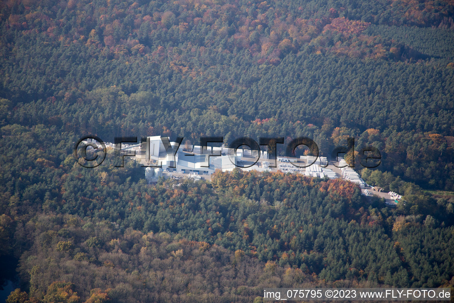 Vue aérienne de Blocs de béton à Berg dans le département Rhénanie-Palatinat, Allemagne