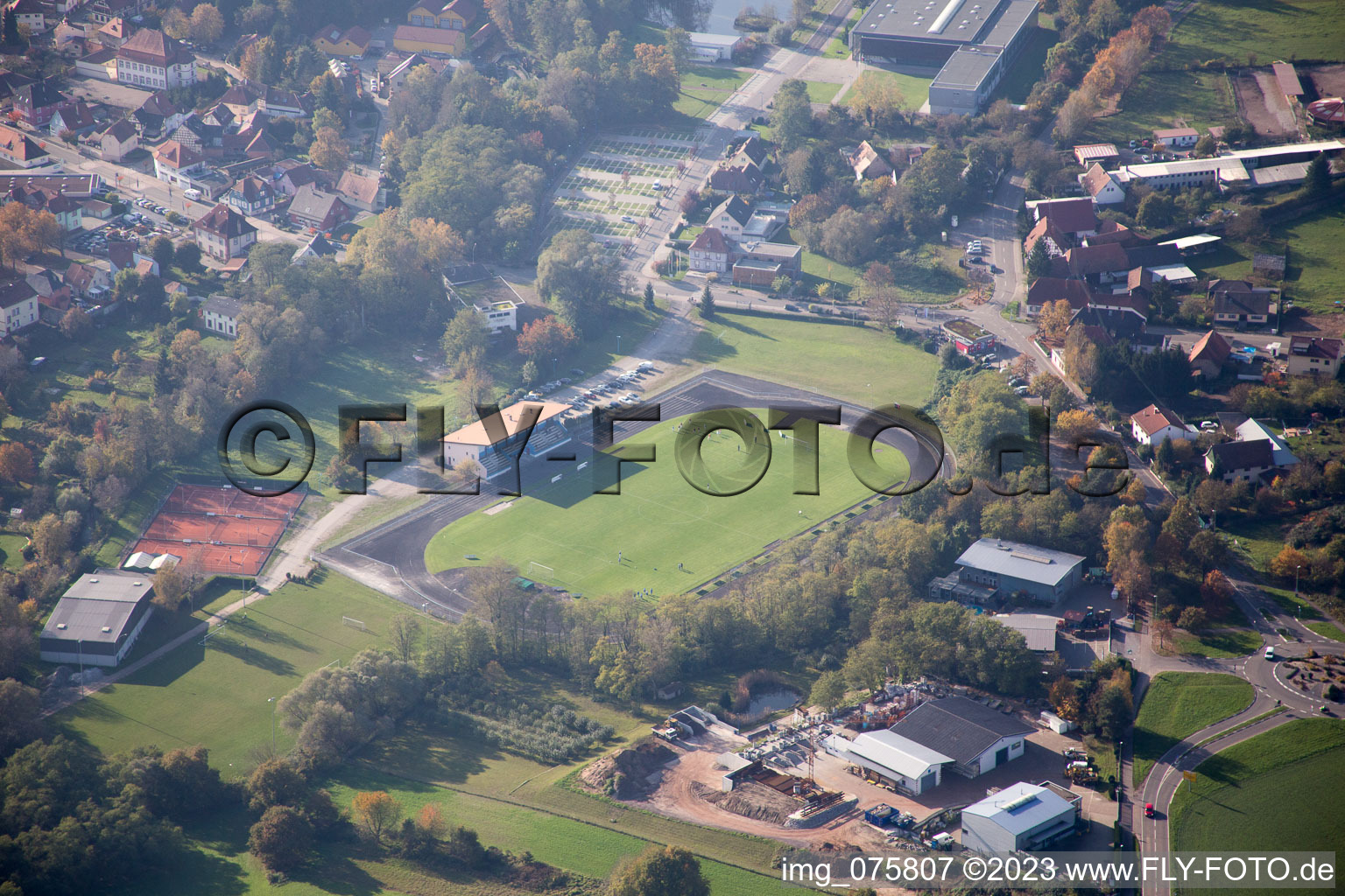 Vue aérienne de Champion de foot à Lauterbourg dans le département Bas Rhin, France