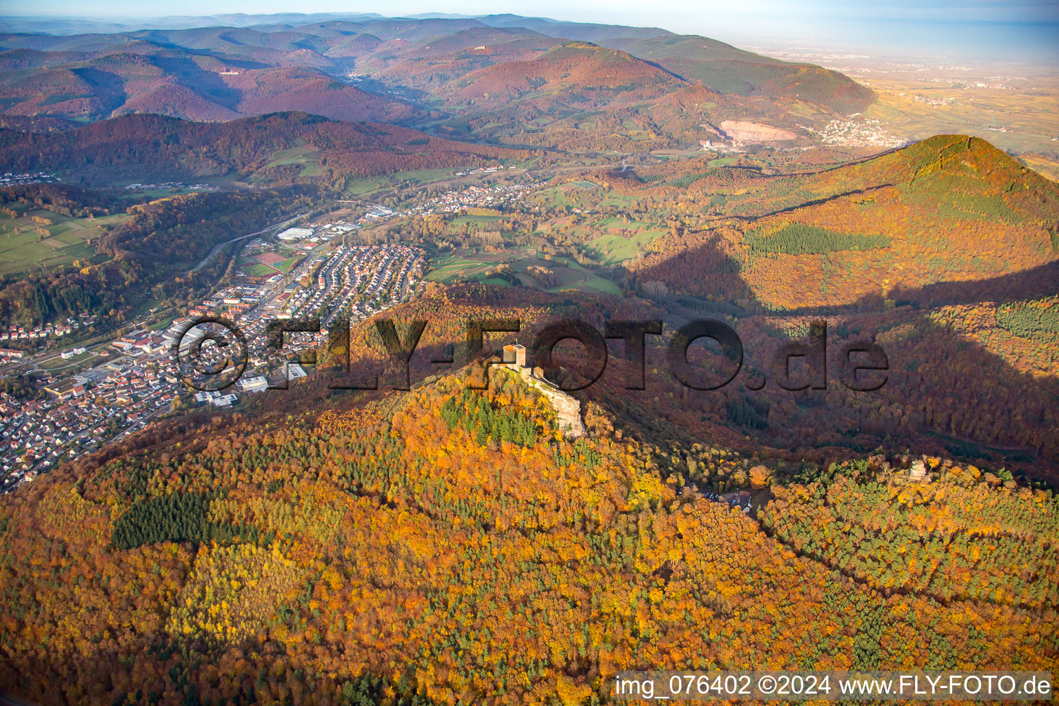 Photographie aérienne de Château de Trifels à le quartier Bindersbach in Annweiler am Trifels dans le département Rhénanie-Palatinat, Allemagne