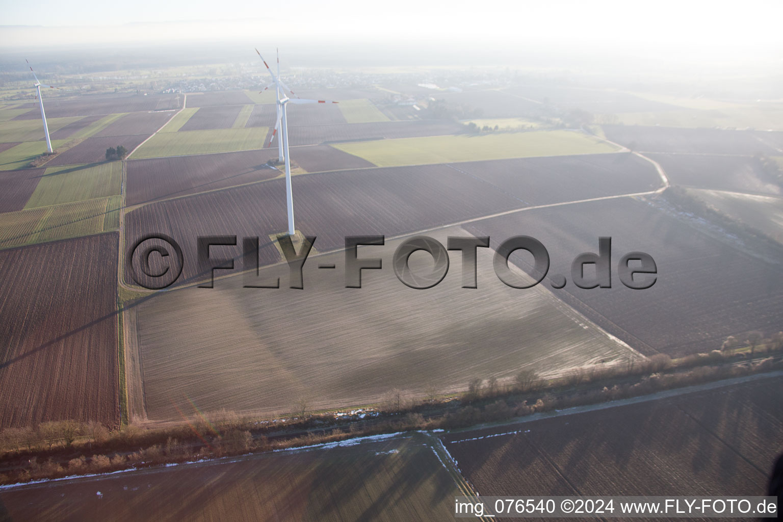 Minfeld dans le département Rhénanie-Palatinat, Allemagne du point de vue du drone