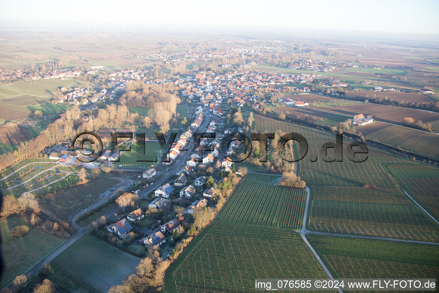 Vue aérienne de Camping dans le Klingbachtal à le quartier Klingen in Heuchelheim-Klingen dans le département Rhénanie-Palatinat, Allemagne