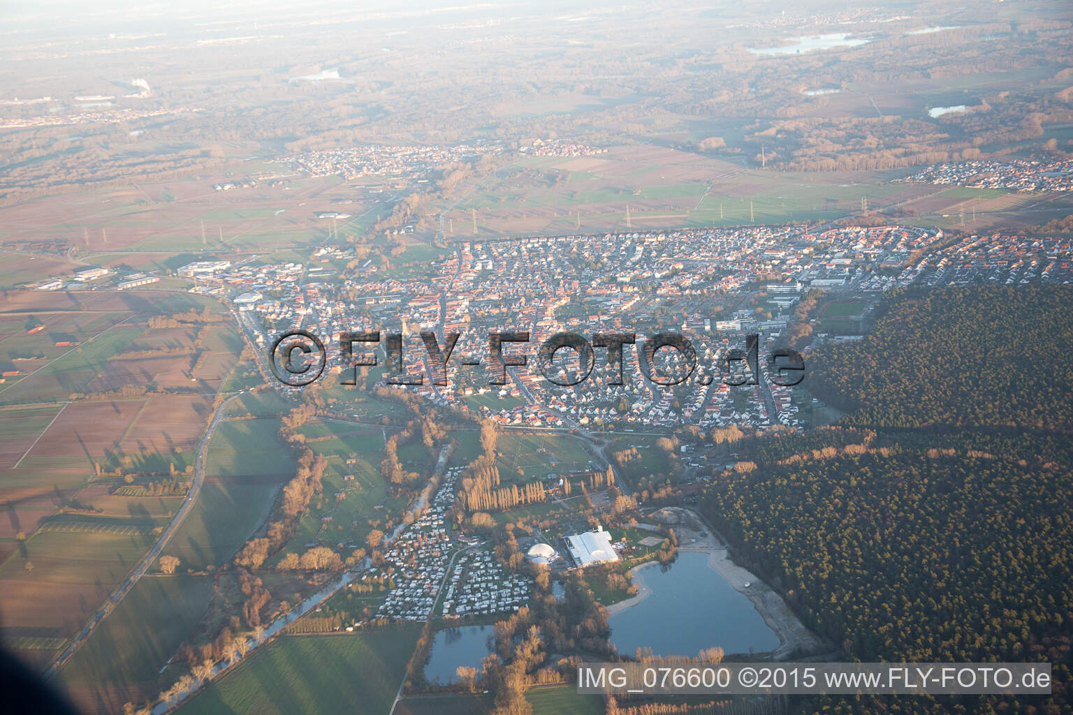 Vue aérienne de Rülzheim dans le département Rhénanie-Palatinat, Allemagne