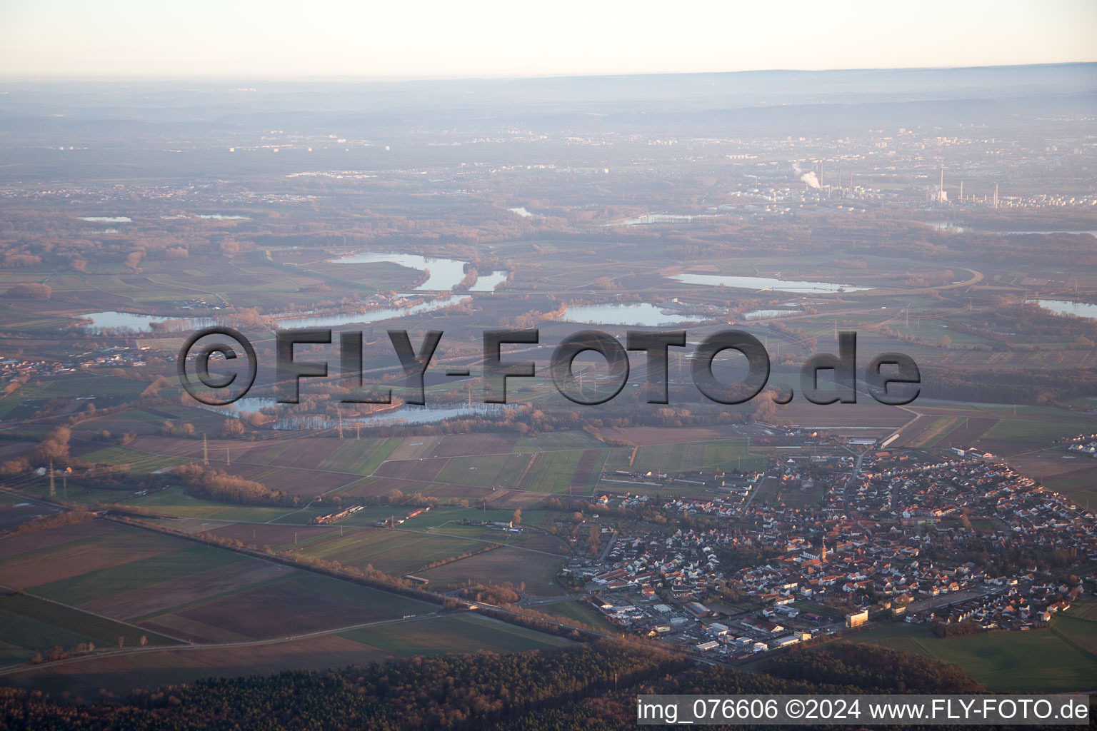 Image drone de Rheinzabern dans le département Rhénanie-Palatinat, Allemagne