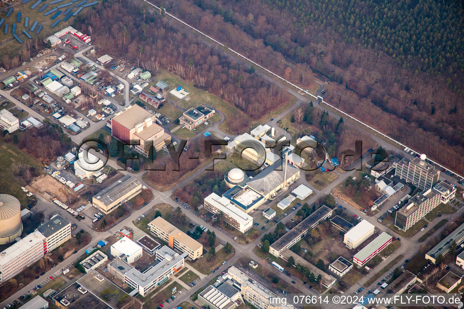 Vue oblique de KIT Nord à le quartier Leopoldshafen in Eggenstein-Leopoldshafen dans le département Bade-Wurtemberg, Allemagne