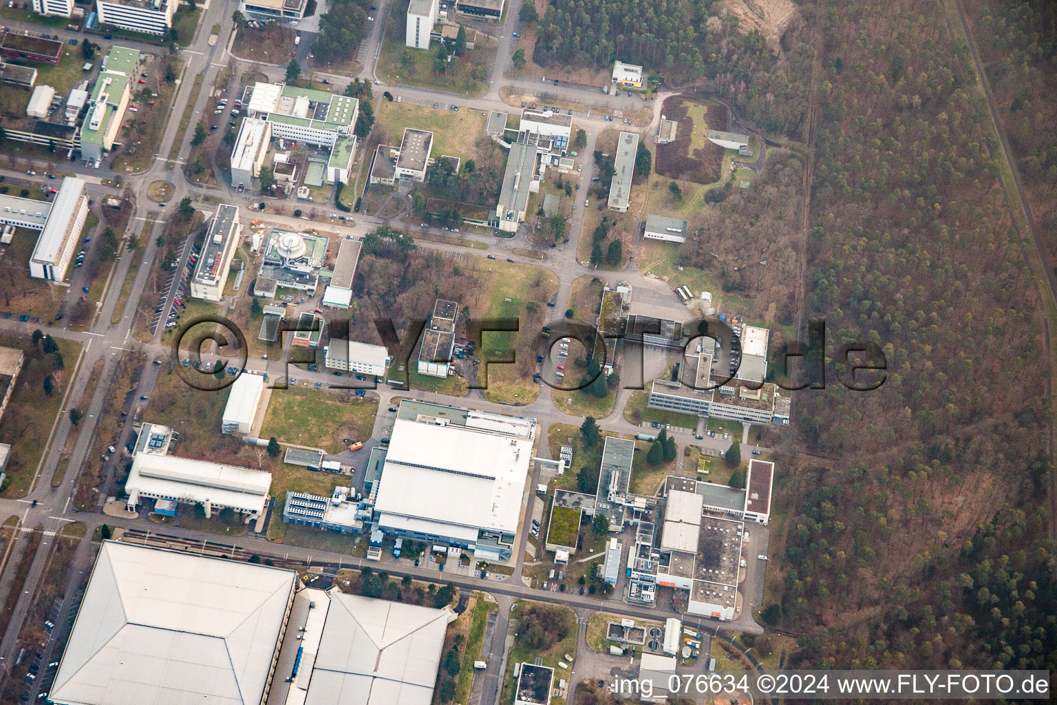 Campus KIK Nord à le quartier Leopoldshafen in Eggenstein-Leopoldshafen dans le département Bade-Wurtemberg, Allemagne vue du ciel