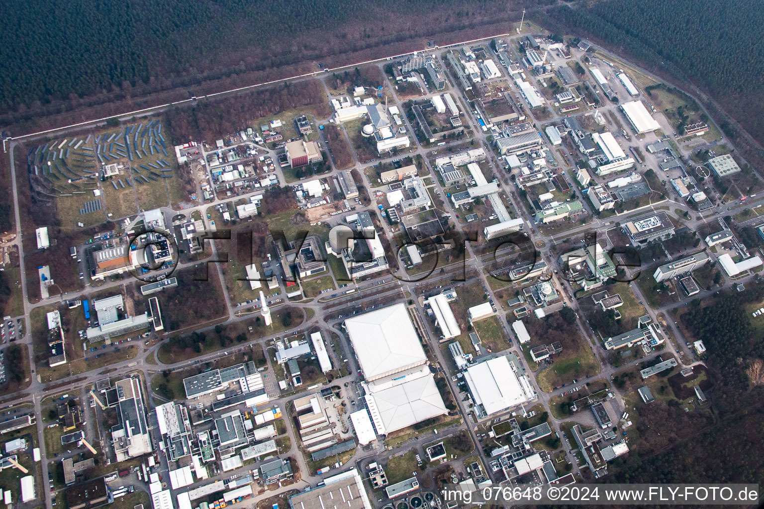 Campus KIK Nord à le quartier Leopoldshafen in Eggenstein-Leopoldshafen dans le département Bade-Wurtemberg, Allemagne d'en haut