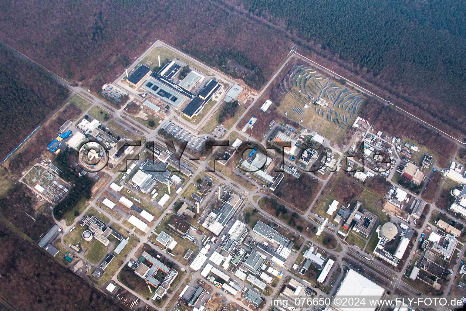 Campus KIK Nord à le quartier Leopoldshafen in Eggenstein-Leopoldshafen dans le département Bade-Wurtemberg, Allemagne vue d'en haut