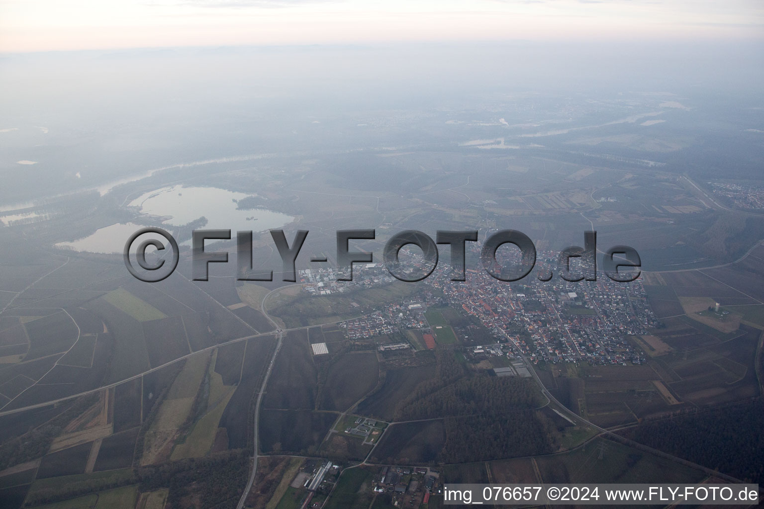 Vue aérienne de Dettenheim dans le département Bade-Wurtemberg, Allemagne