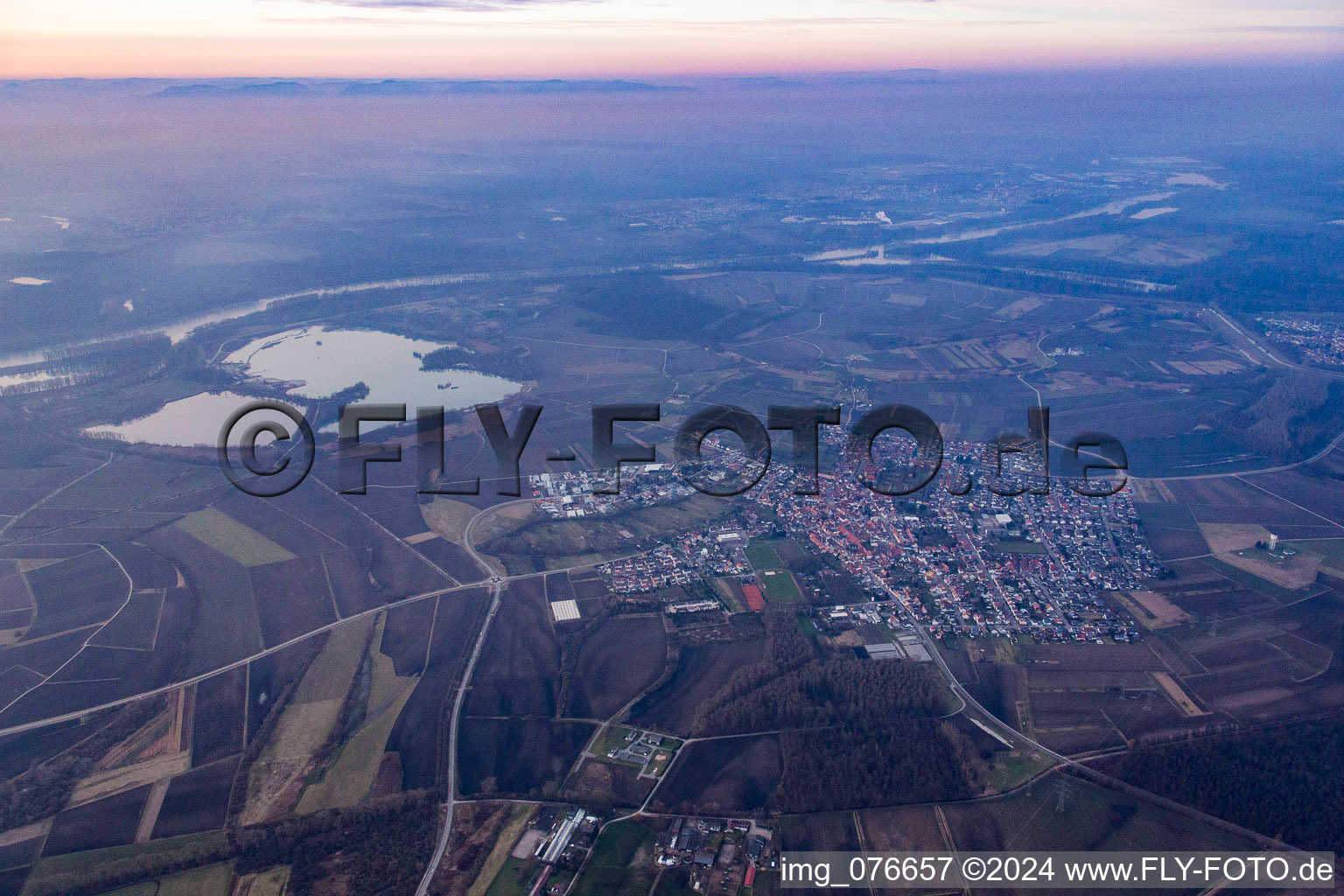 Vue aérienne de Quartier Liedolsheim in Dettenheim dans le département Bade-Wurtemberg, Allemagne