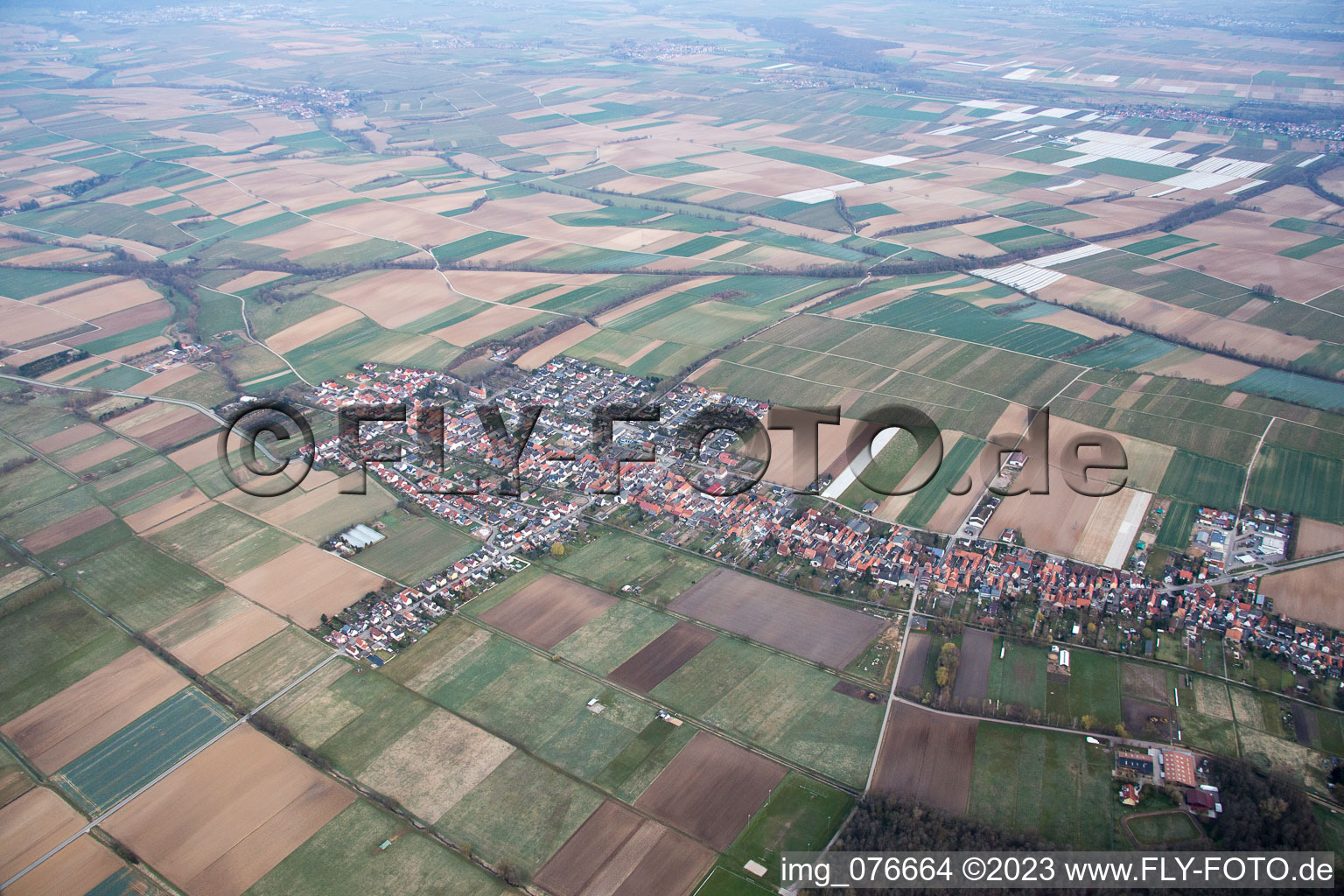 Freckenfeld dans le département Rhénanie-Palatinat, Allemagne depuis l'avion