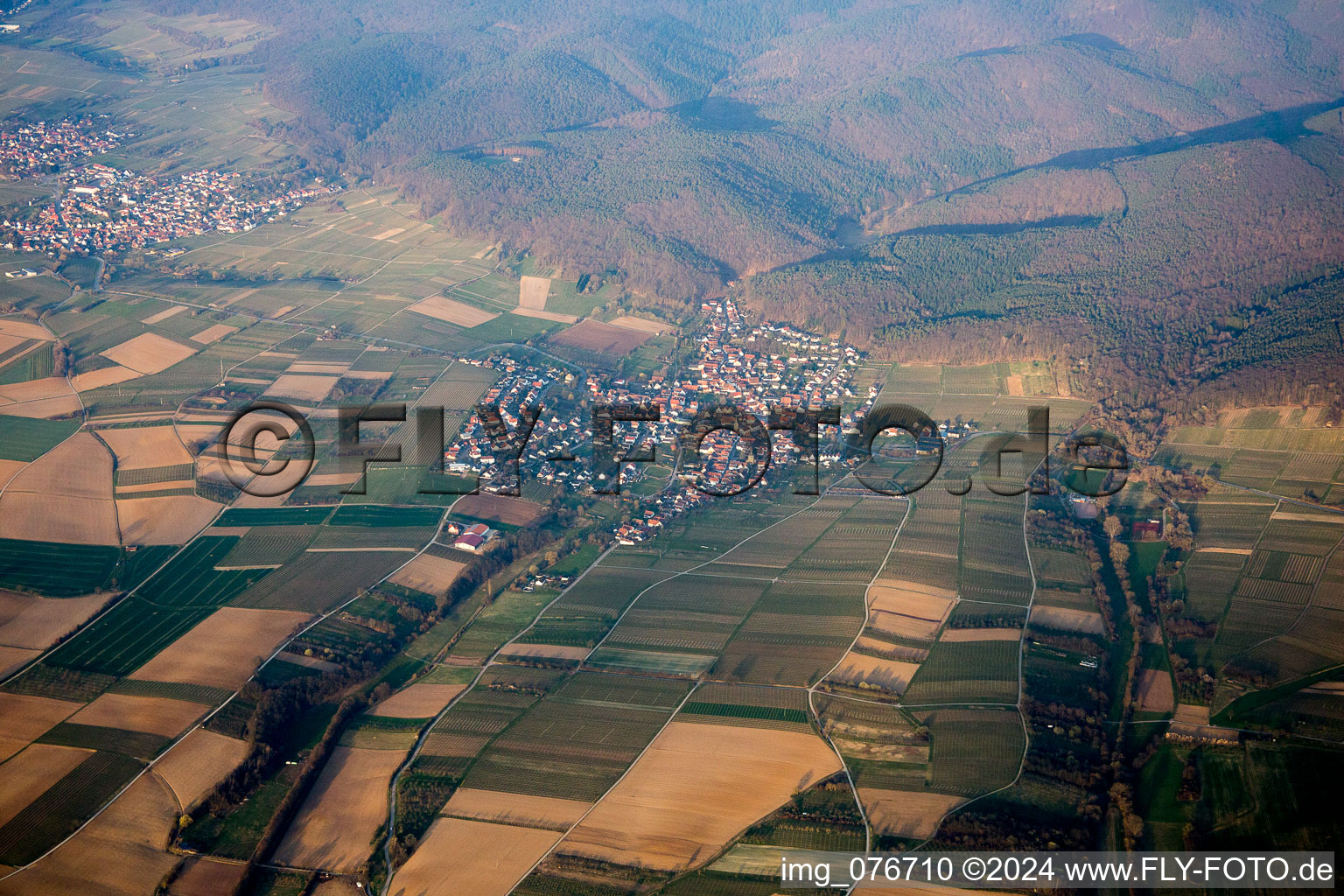 Vue oblique de Oberotterbach dans le département Rhénanie-Palatinat, Allemagne