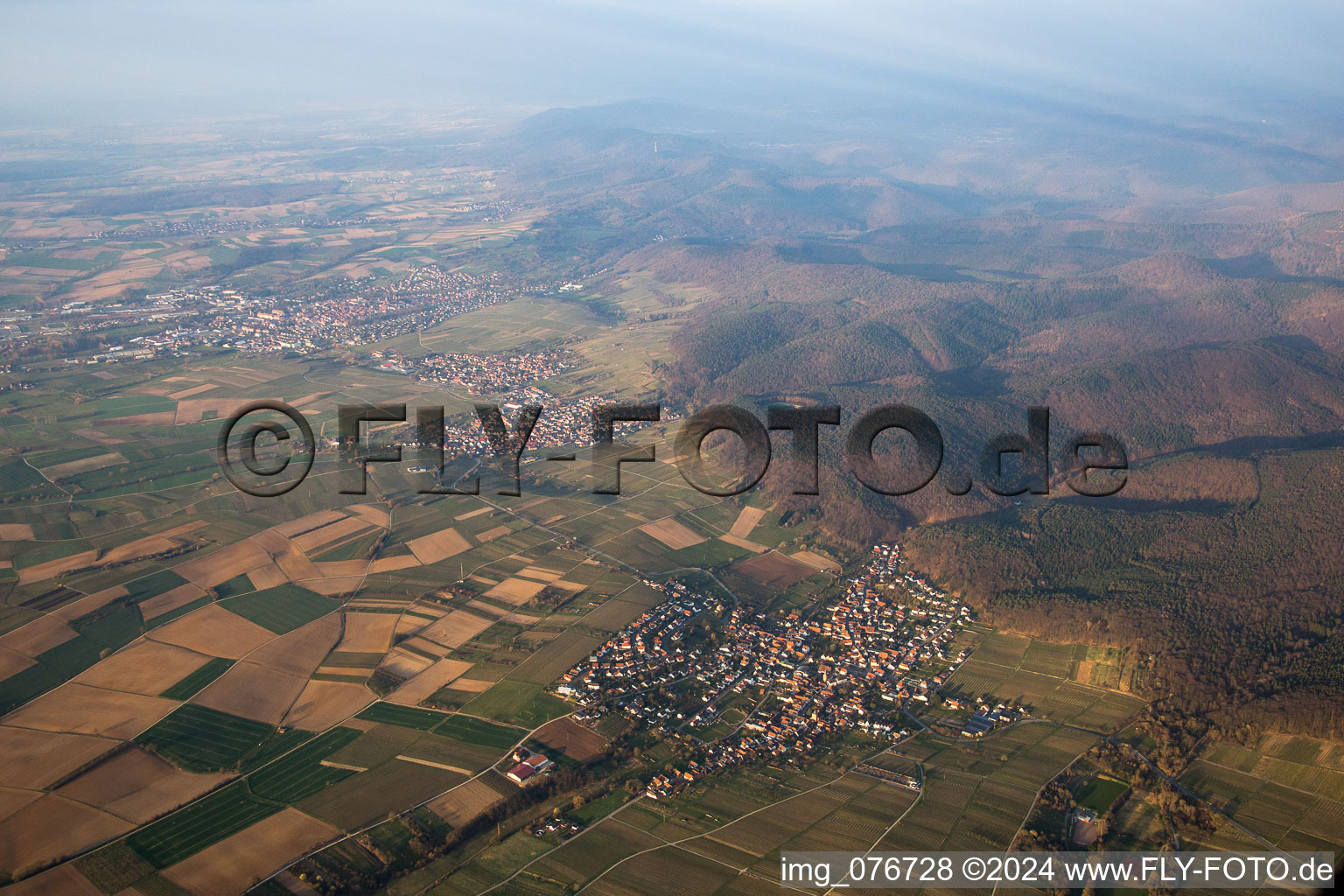 Oberotterbach dans le département Rhénanie-Palatinat, Allemagne depuis l'avion