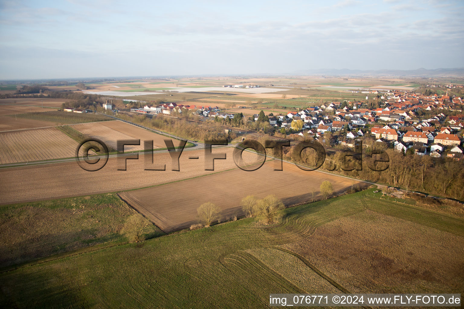 Vue d'oiseau de Winden dans le département Rhénanie-Palatinat, Allemagne