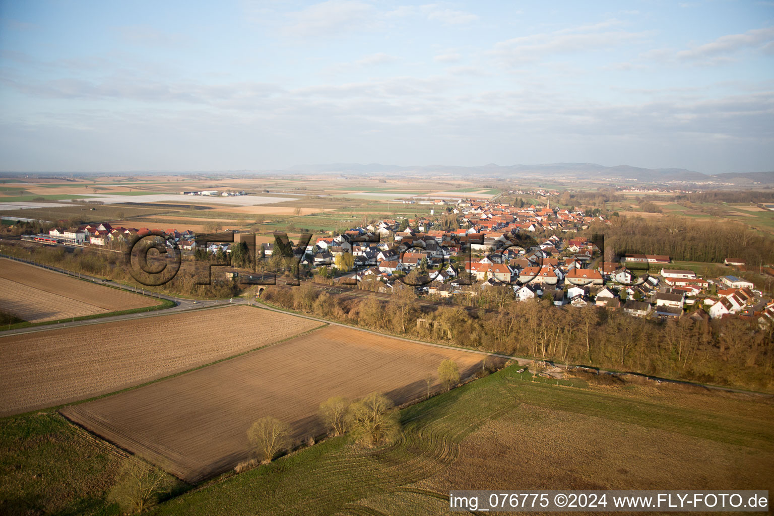 Winden dans le département Rhénanie-Palatinat, Allemagne du point de vue du drone