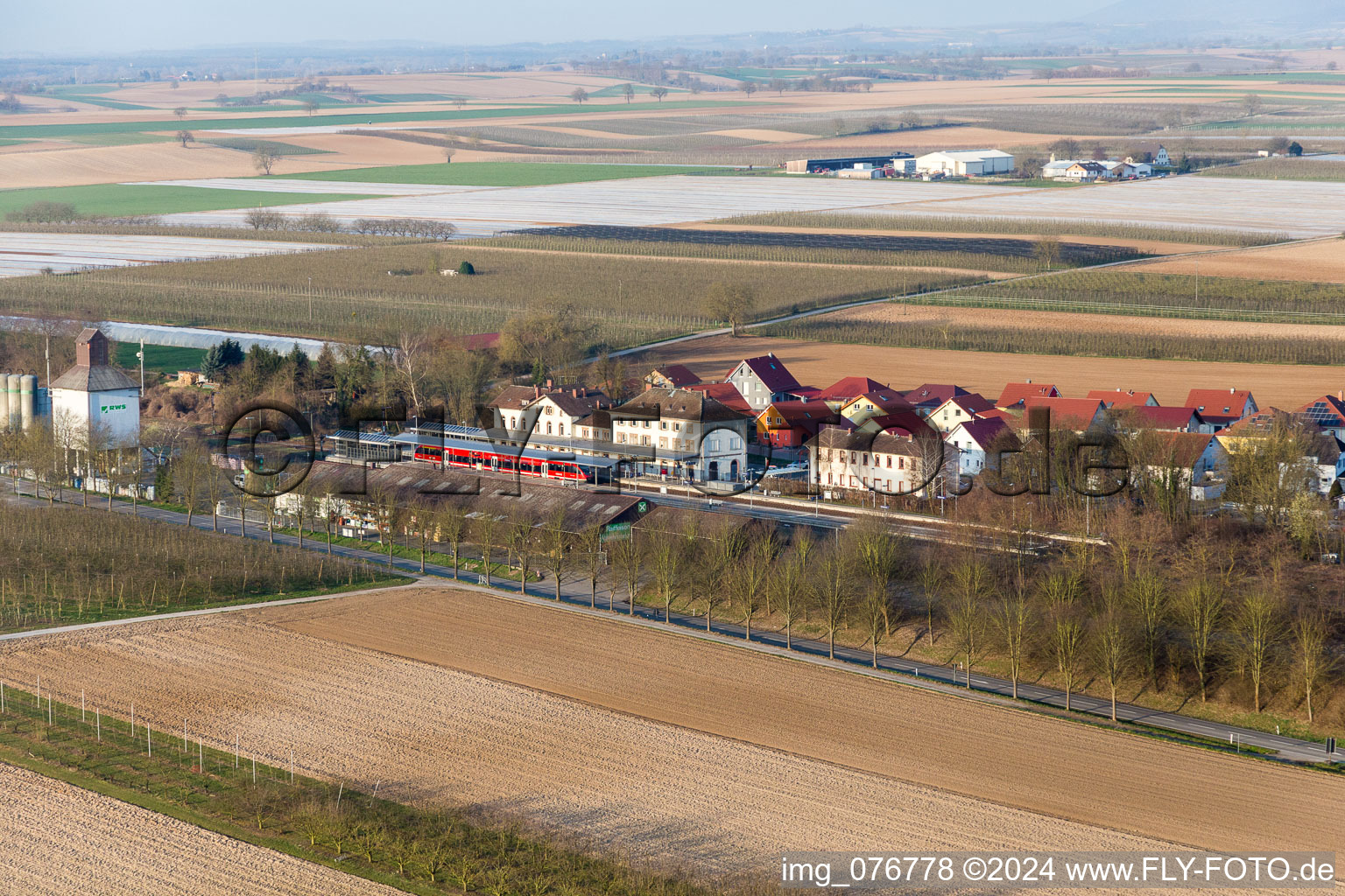 Vue aérienne de Bâtiment des voies et gares de la Deutsche Bahn Winden (Palatinat) à Winden dans le département Rhénanie-Palatinat, Allemagne