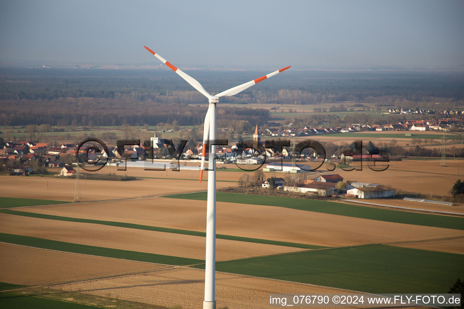 Vue d'oiseau de Minfeld dans le département Rhénanie-Palatinat, Allemagne