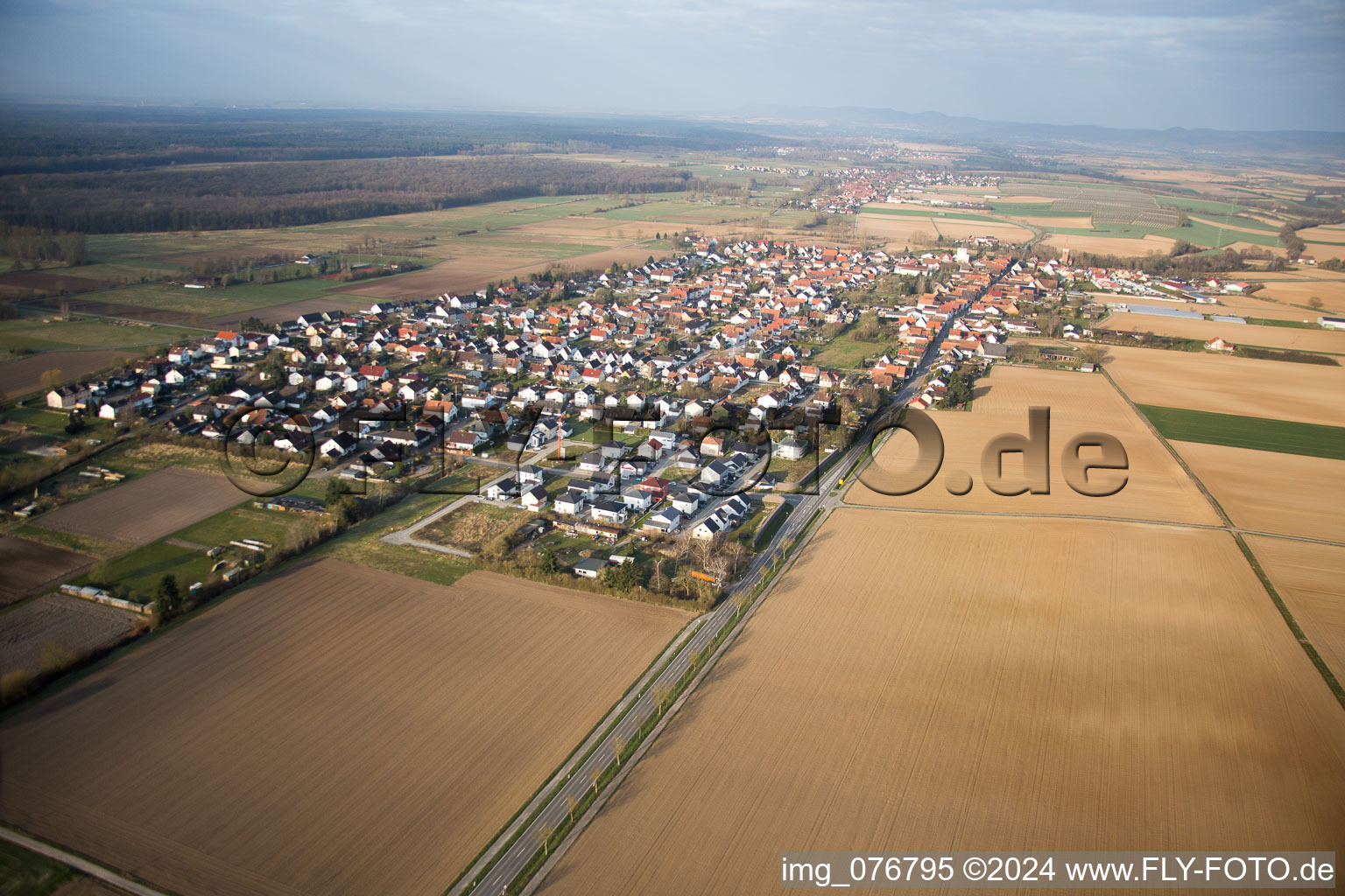 Minfeld dans le département Rhénanie-Palatinat, Allemagne d'un drone