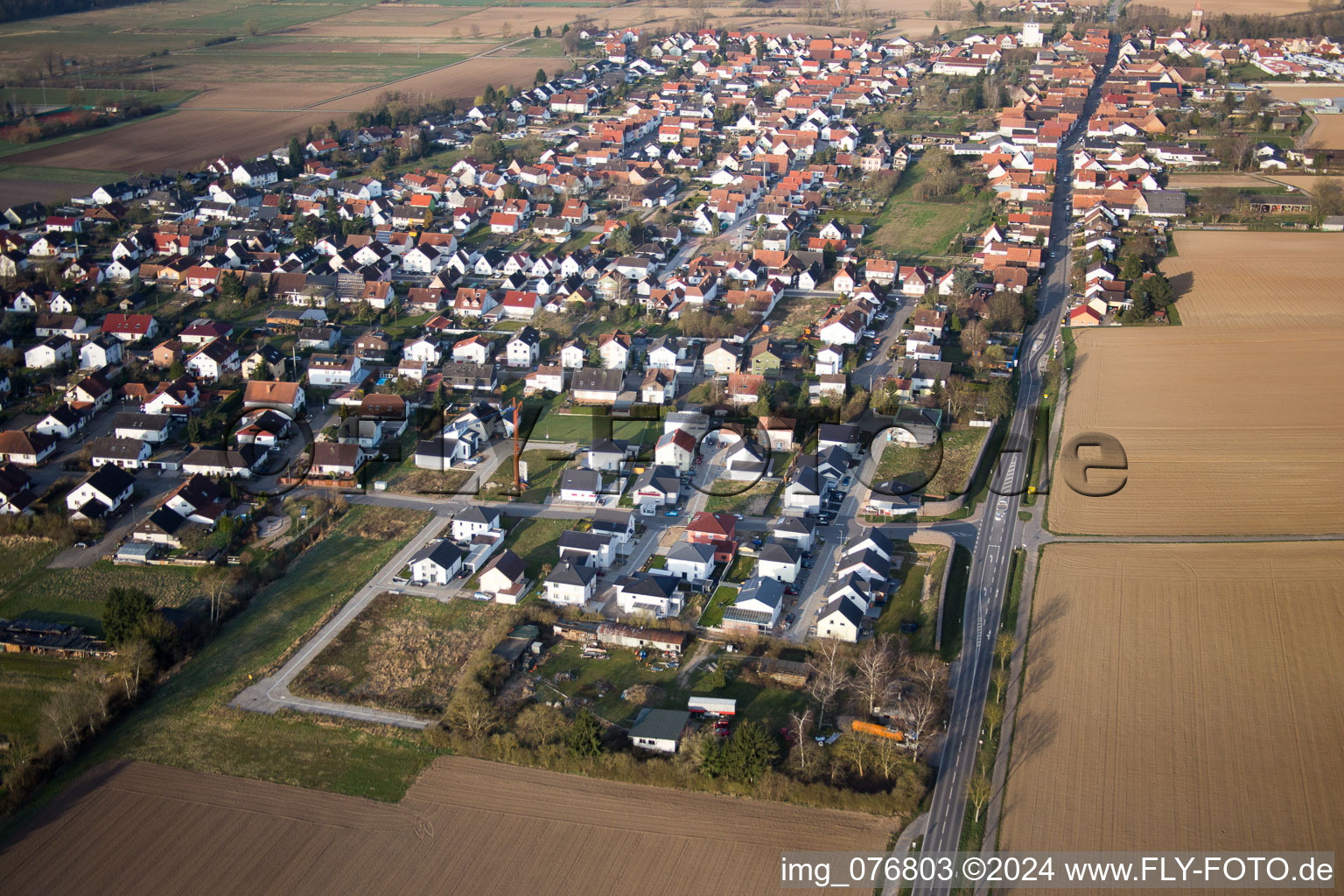 Minfeld dans le département Rhénanie-Palatinat, Allemagne depuis l'avion