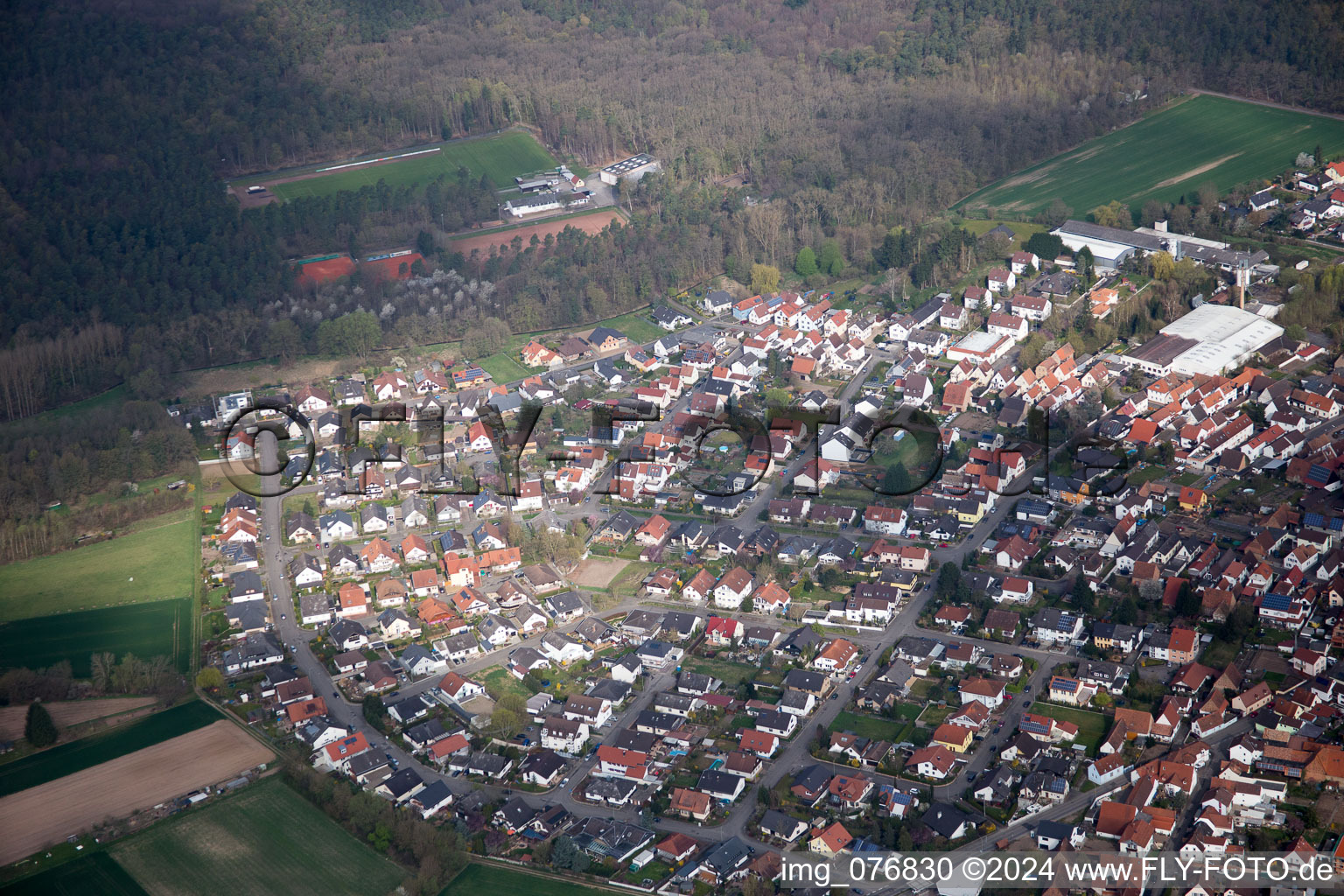 Vue oblique de Harthausen dans le département Rhénanie-Palatinat, Allemagne