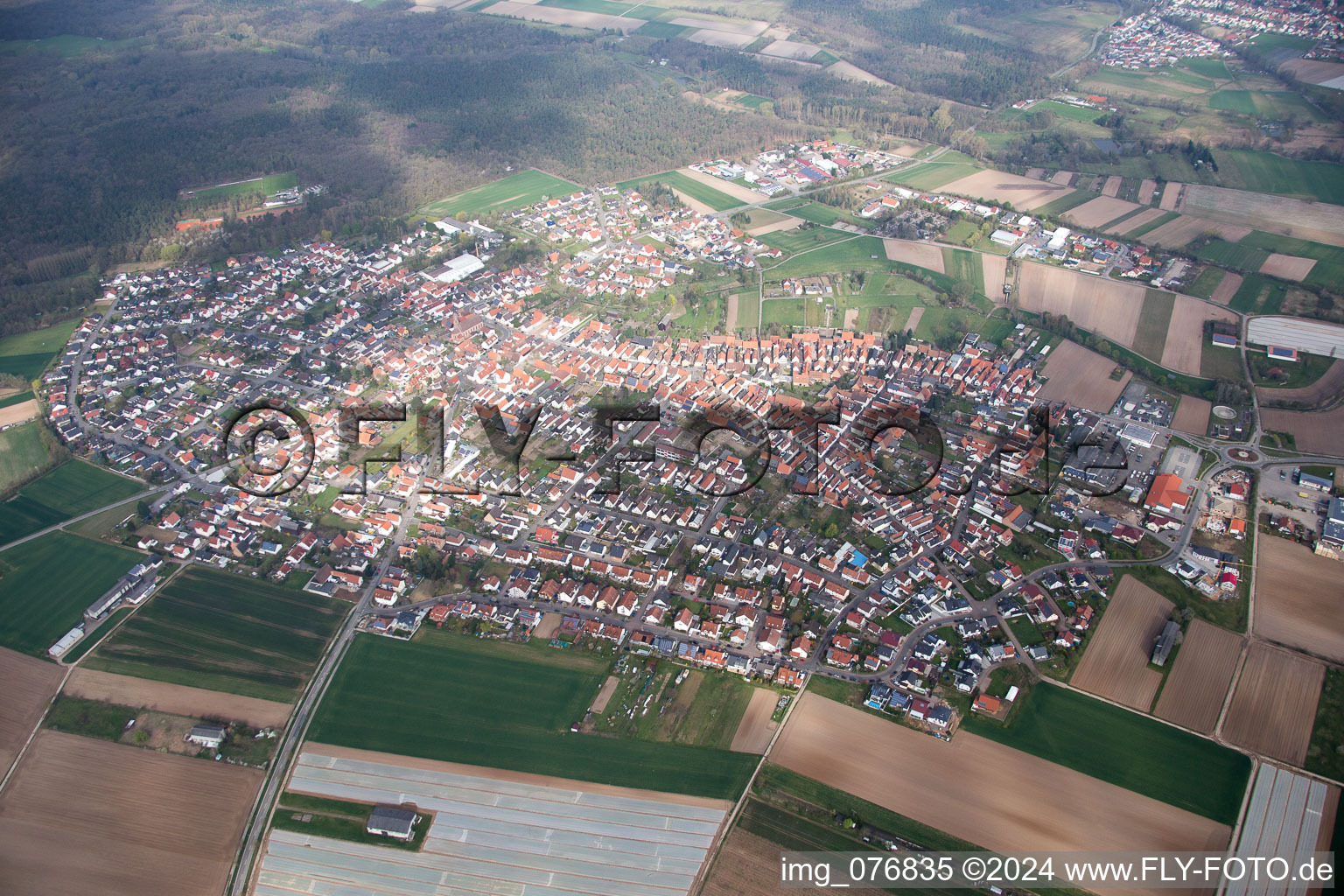 Harthausen dans le département Rhénanie-Palatinat, Allemagne depuis l'avion