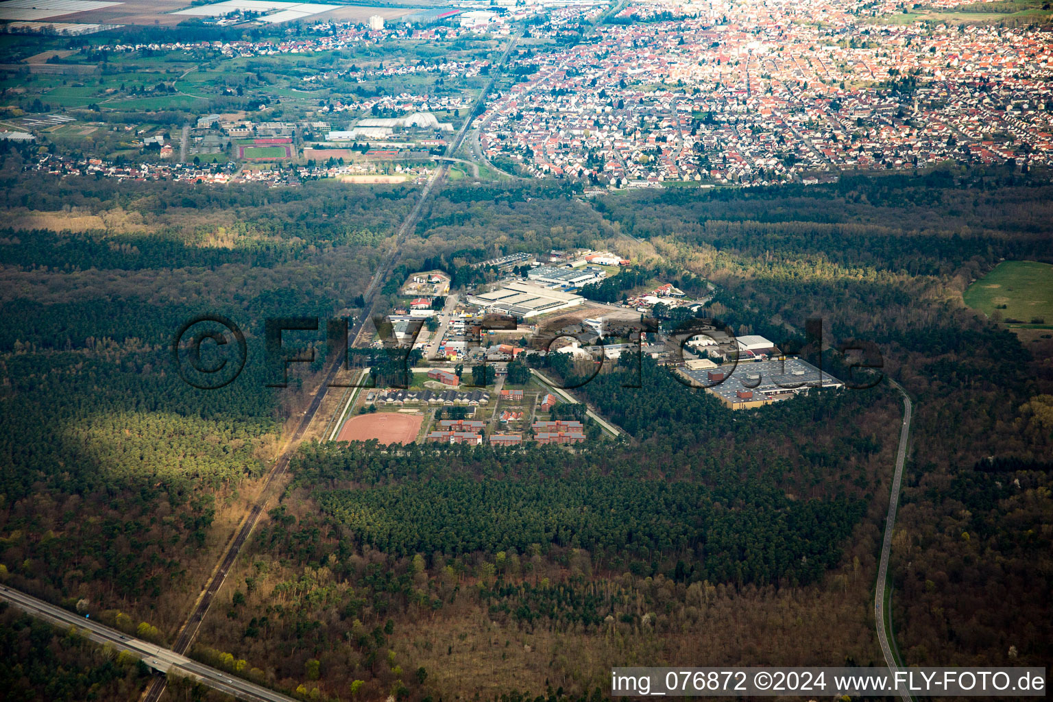 Vue aérienne de Schifferstadt dans le département Rhénanie-Palatinat, Allemagne