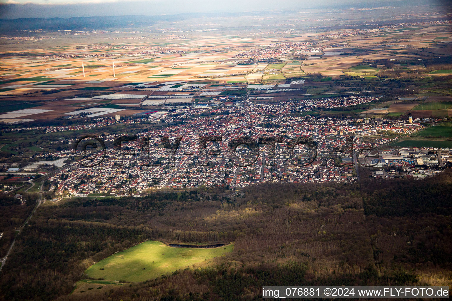 Vue aérienne de Schifferstadt dans le département Rhénanie-Palatinat, Allemagne