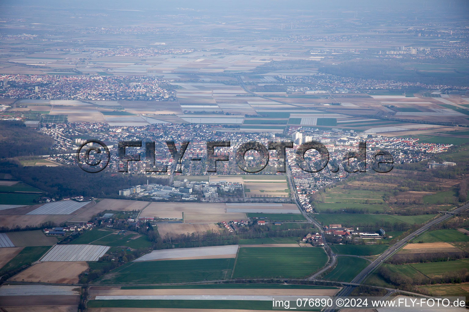 Vue aérienne de Otterstadt dans le département Rhénanie-Palatinat, Allemagne