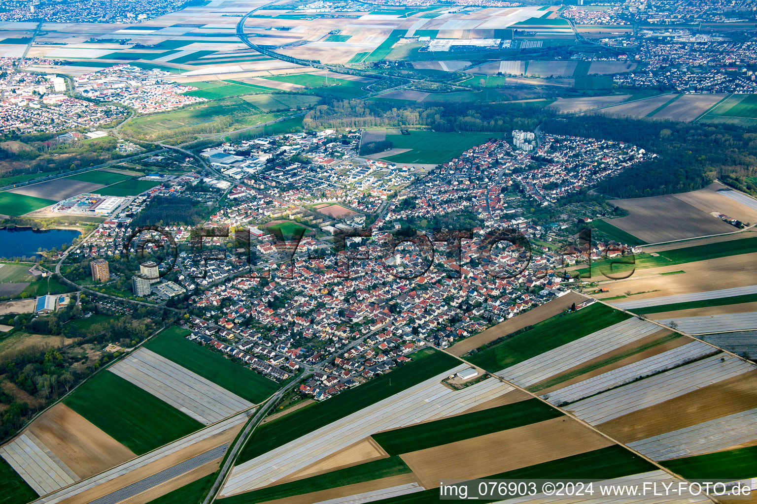 Photographie aérienne de Neuhofen dans le département Rhénanie-Palatinat, Allemagne