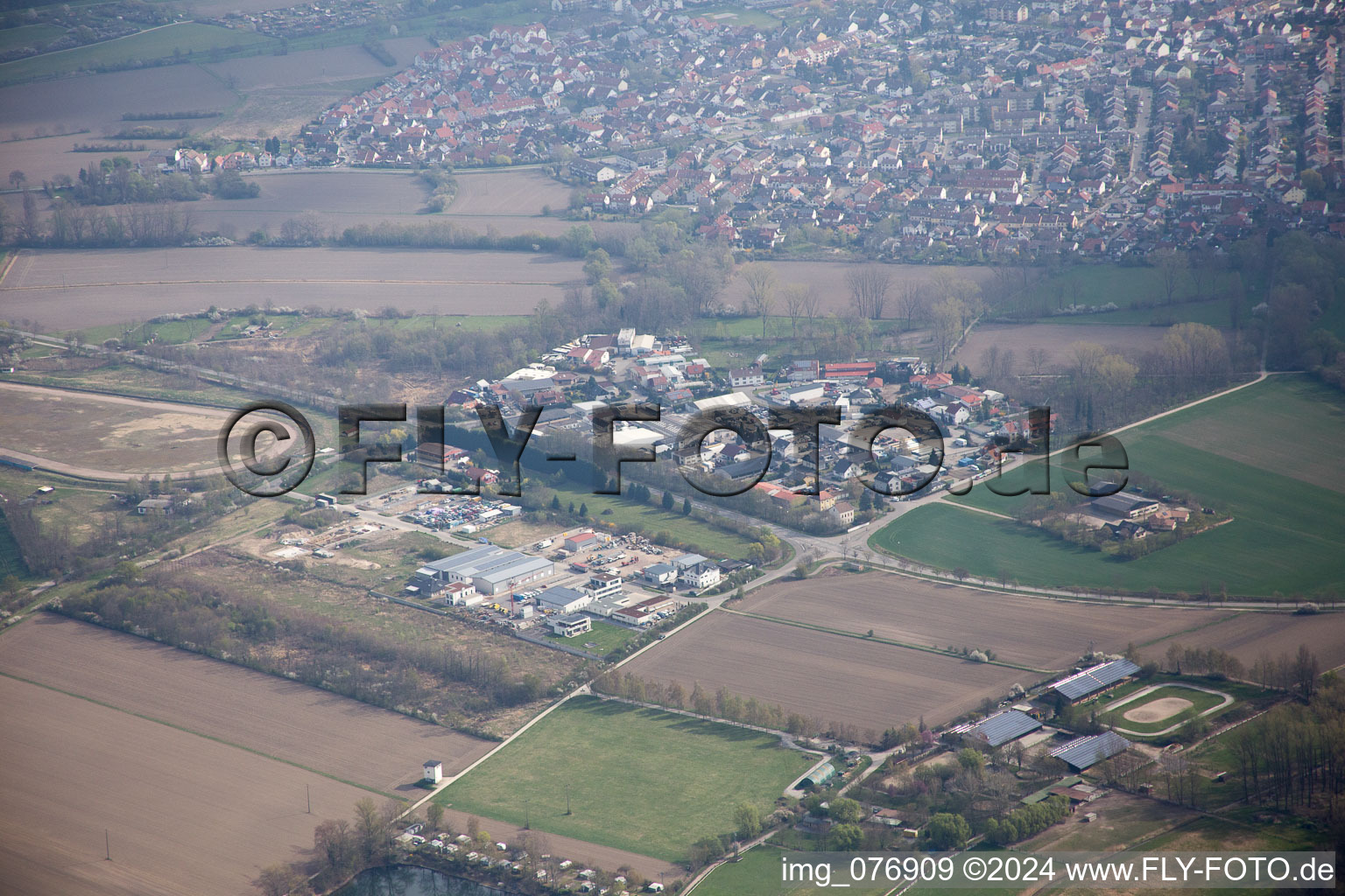 Photographie aérienne de Altrip dans le département Rhénanie-Palatinat, Allemagne