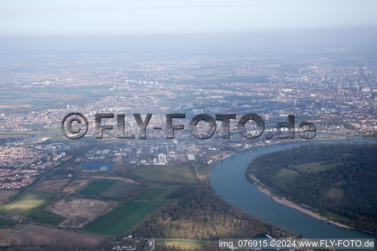 Vue aérienne de Quartier Süd in Ludwigshafen am Rhein dans le département Rhénanie-Palatinat, Allemagne