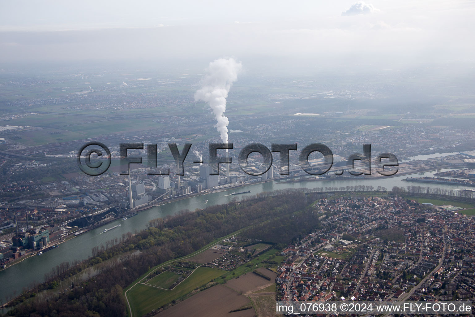 Altrip dans le département Rhénanie-Palatinat, Allemagne vue d'en haut